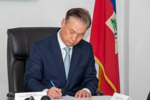 Photos de la signature du contrat pour la construction de la centrale solaire photovoltaïque de Jacmel - 12 janvier 2026